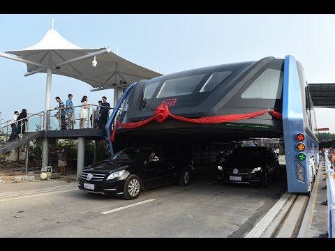 Awesome! China&#039;s futuristic &quot;straddling bus&quot; launches 1st road test